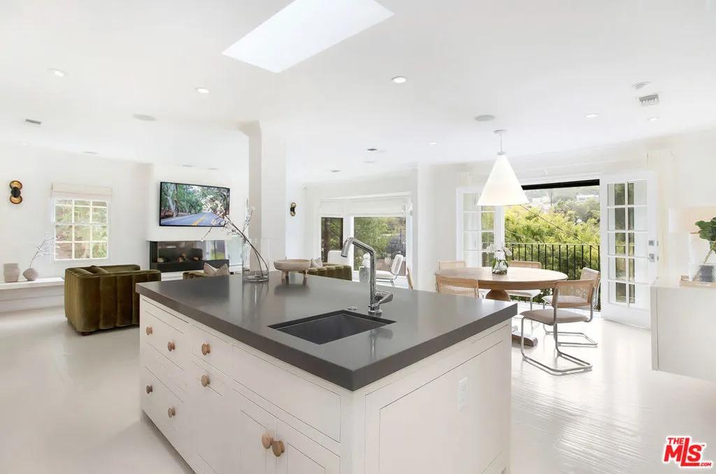 5866 Spring Oak Drive, Los Angeles, California 90068 — photo 5