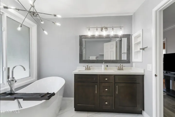 13165 thomasville-ct-master-bathroom-2
