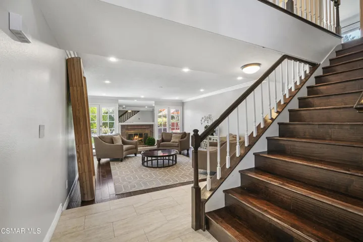 13165 thomasville-ct-entry-stairway