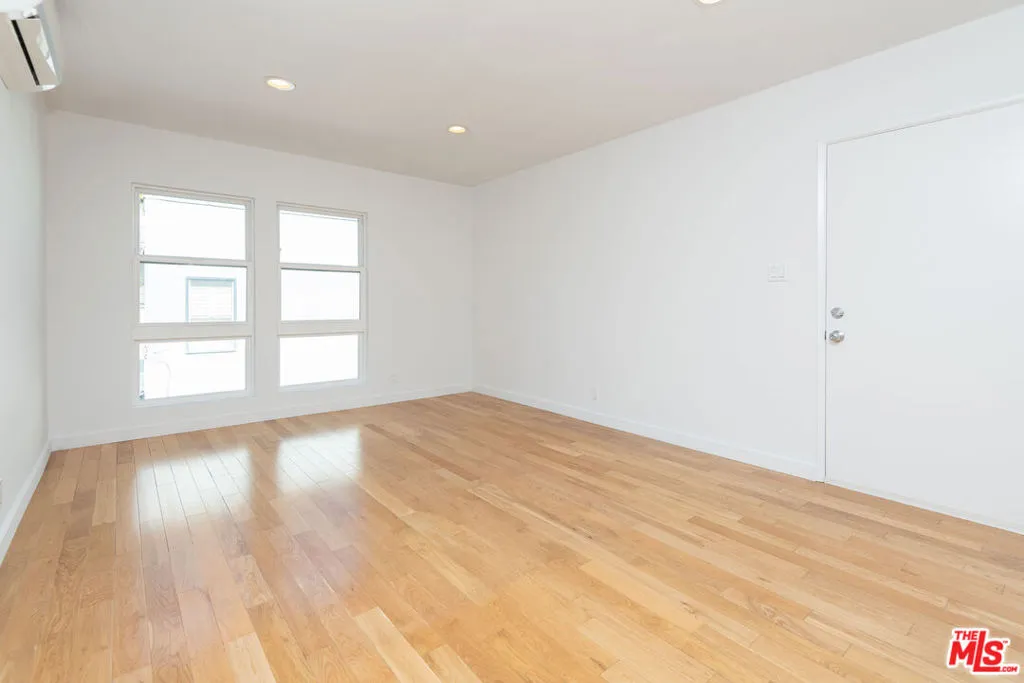 1341 S Burnside Avenue 3, Los Angeles, California 90019 — photo 4