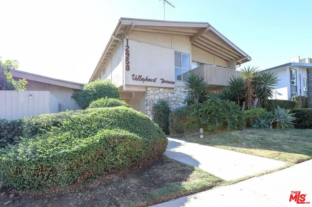 12958 Valleyheart Drive 3, Studio City, California 91604 — photo 5