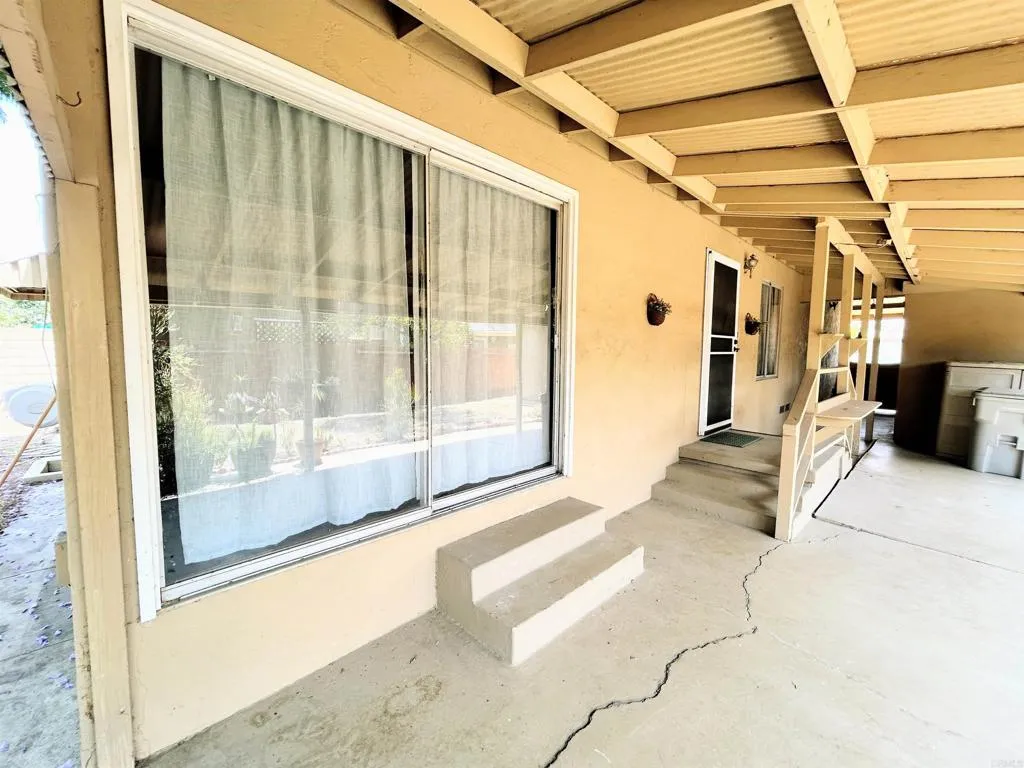 Covered Patio/Entry