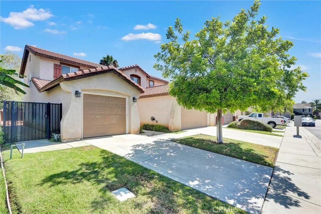 833 Pheasant Street, Corona, California 92881 — photo 5