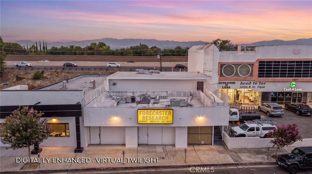 19621 Ventura Blvd