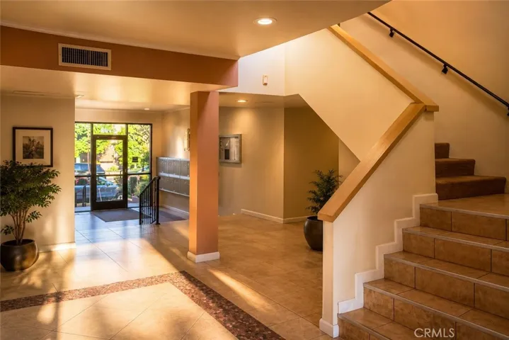5349 Newcastle 34, Encino, California 91316 — photo 4