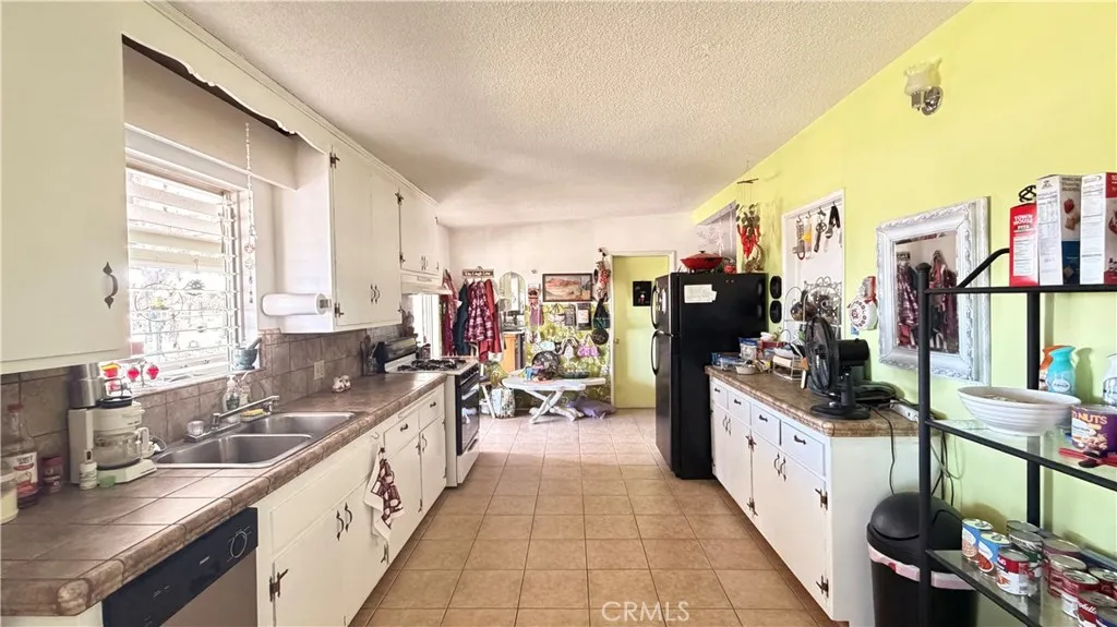 4990 Elata Avenue, Yucca Valley, California 92284 — photo 5