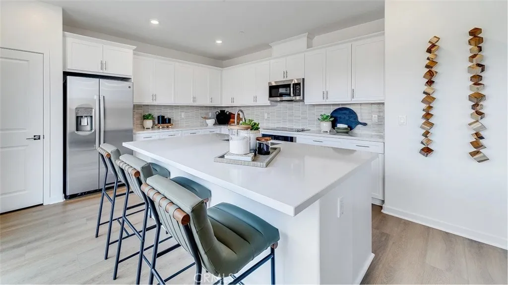 3263 Floral Paseo
