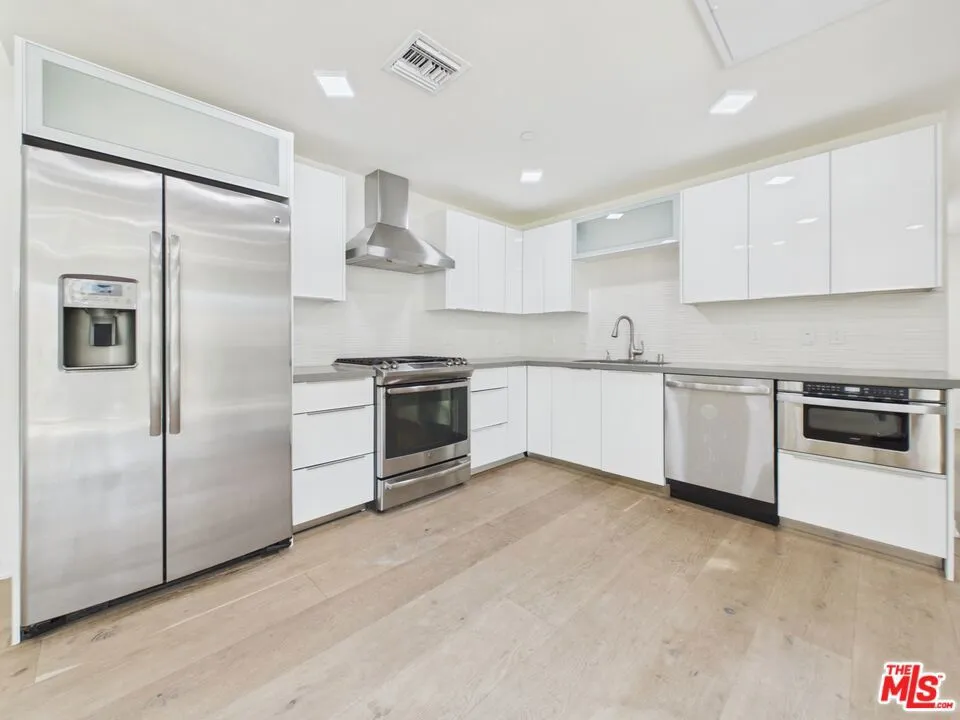 850 Crenshaw Boulevard 203, Los Angeles, California 90005 — photo 4