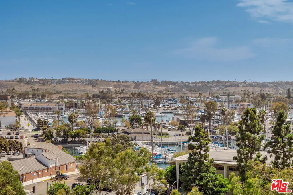 13600 Marina Pointe Dr