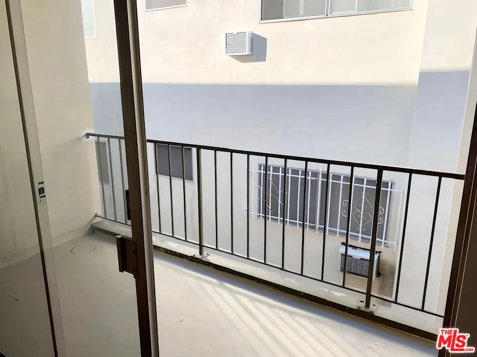 1026 N Genesee Avenue 9, Los Angeles, California 90048 — photo 4