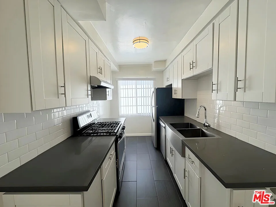 1026 N Genesee Avenue 9, Los Angeles, California 90048 — photo 5