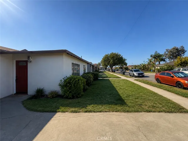 Driveway/ Front Entrance