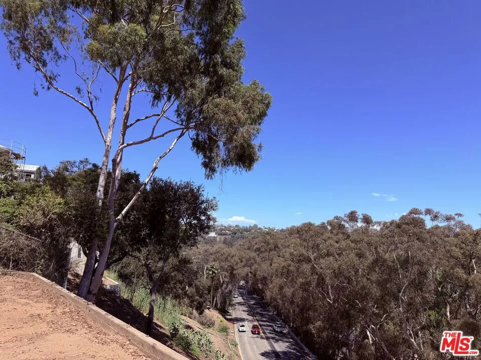 824 Chautauqua Boulevard, Los Angeles, California 90272 — photo 5