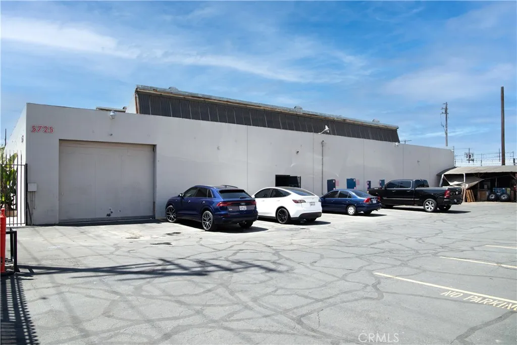 5725 S San Pedro