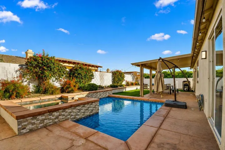 Pool & Spa