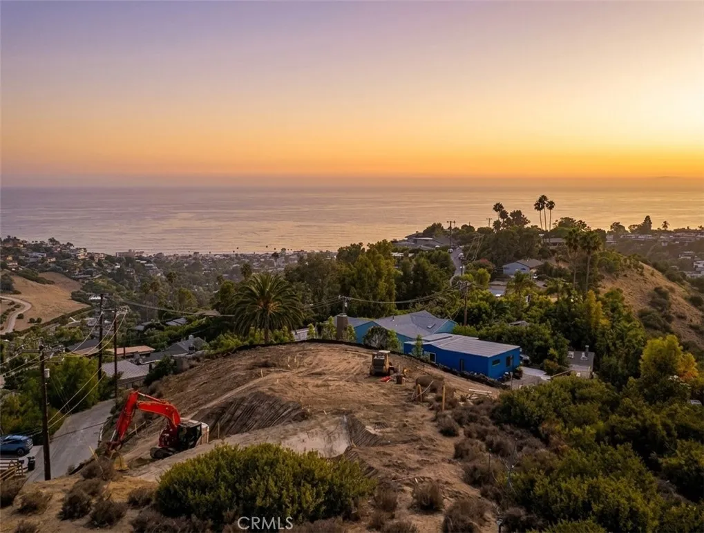 1560 Bluebird Canyon Dr