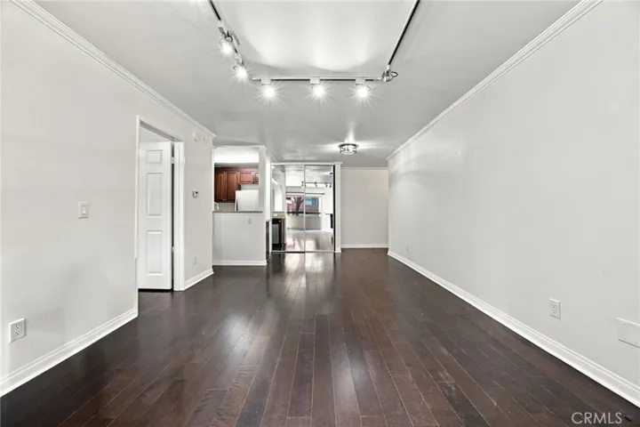 21400 Burbank 106, Woodland Hills, California 91367 — photo 5