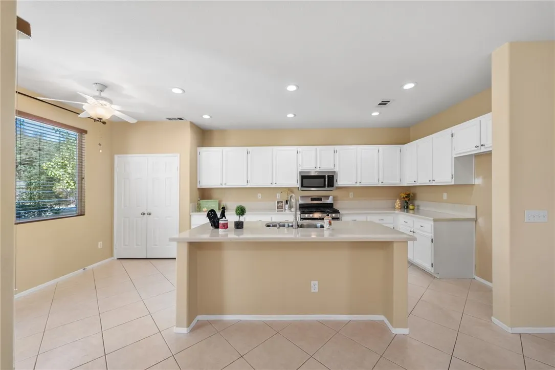 Great kitchen with island Great kitchen with island