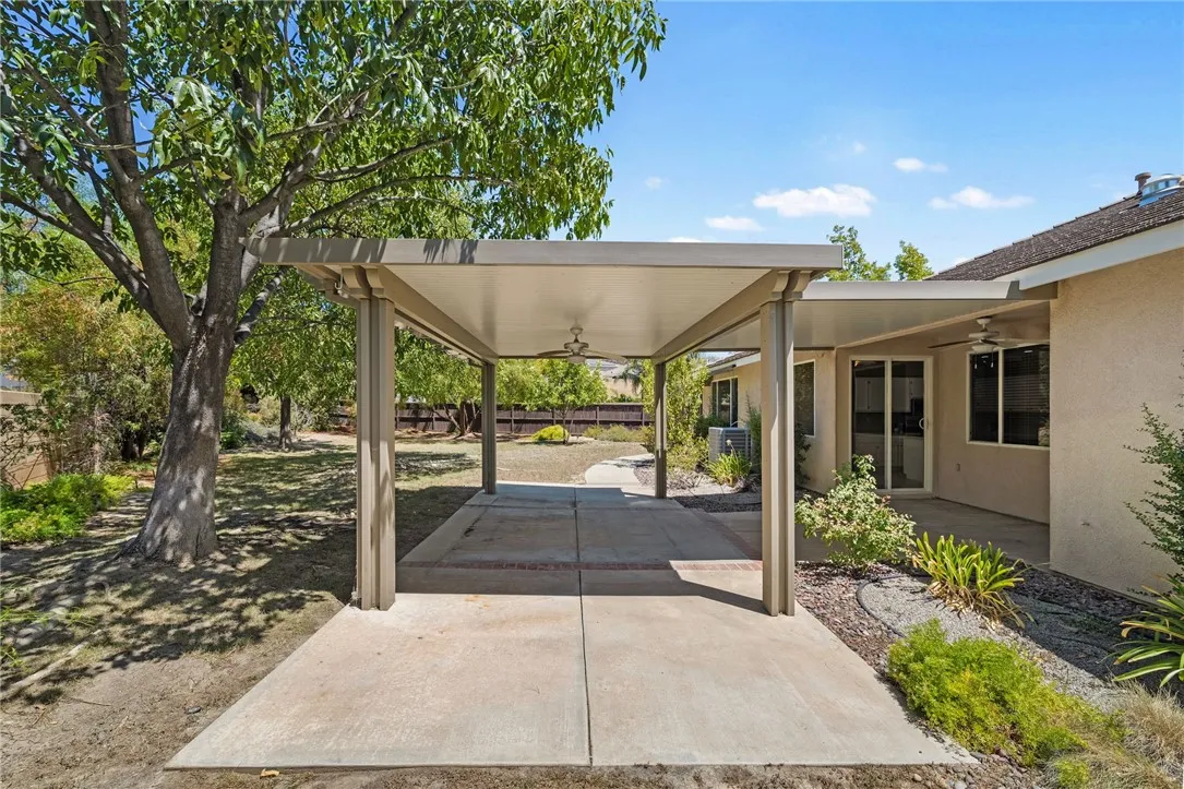 Covered rear patio perfect for entertaining
Covered rear patio perfect for entertaining