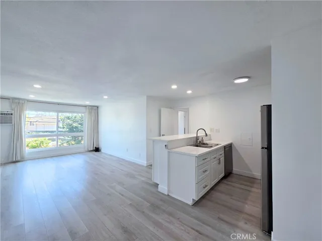 5585 E Pacific Coast Highway 240, Long Beach, California 90804 — photo 5