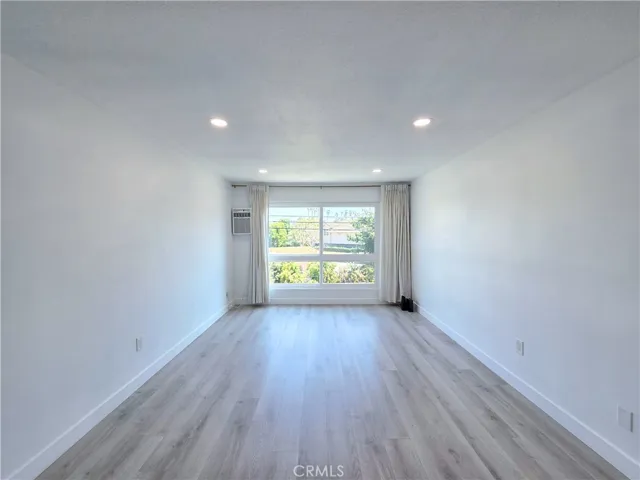 5585 E Pacific Coast Highway 240, Long Beach, California 90804 — photo 4