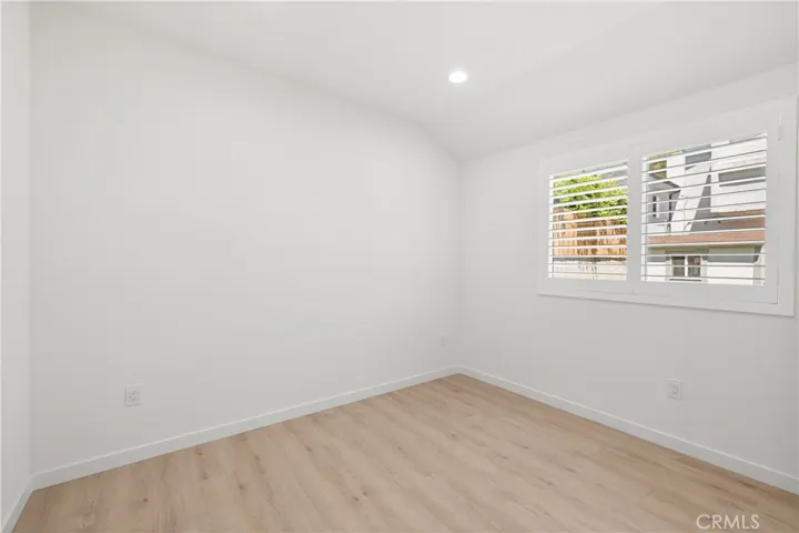Beautiful spacious room with natural lighting