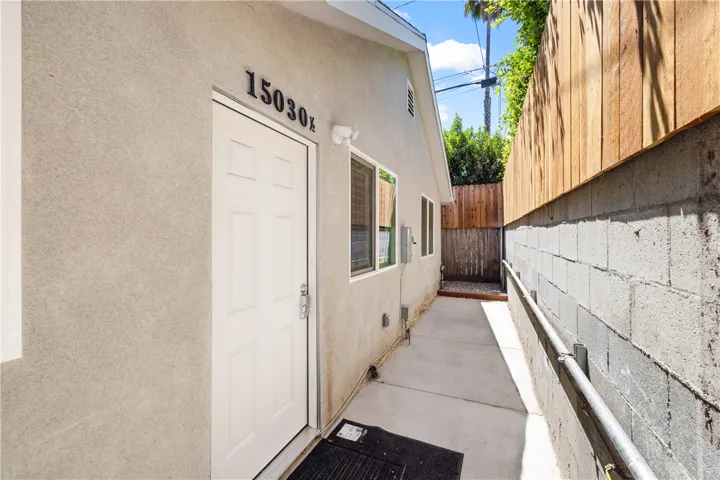 15030 1/2 Hesby Street, Sherman Oaks, California 91403 — photo 5