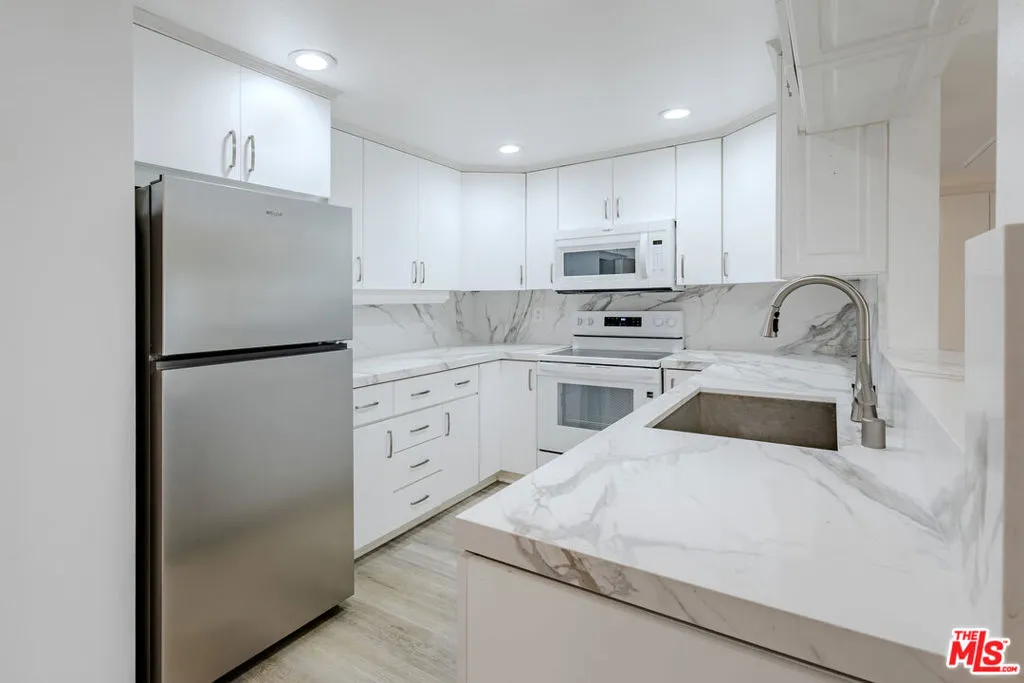 2385 Roscomare Road D15, Los Angeles, California 90077 — photo 4