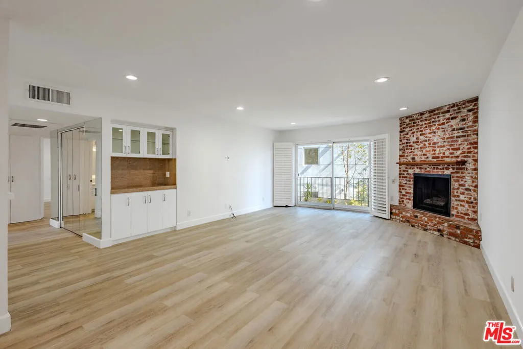 2385 Roscomare Rd