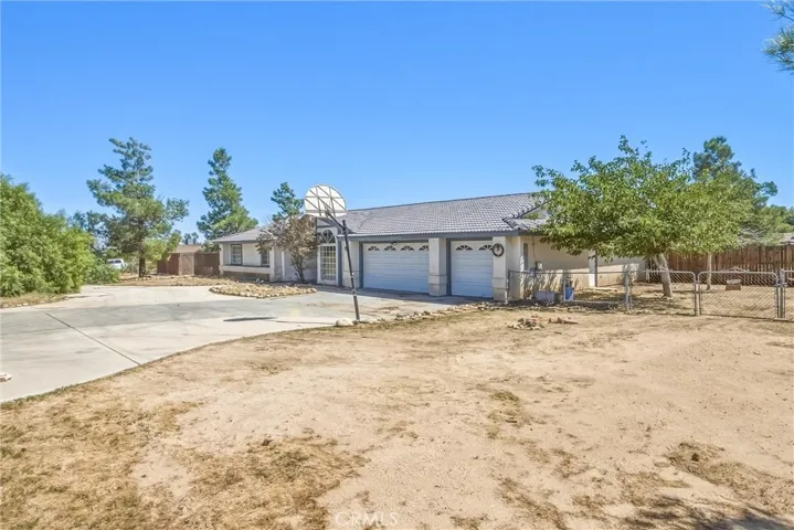 17821 Mauna Loa, Hesperia, California 92345 — photo 5