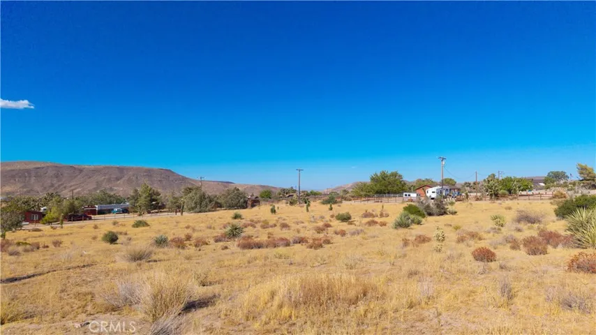 5525 Minna Gombell Lane, Pioneertown, California 92268 — photo 5