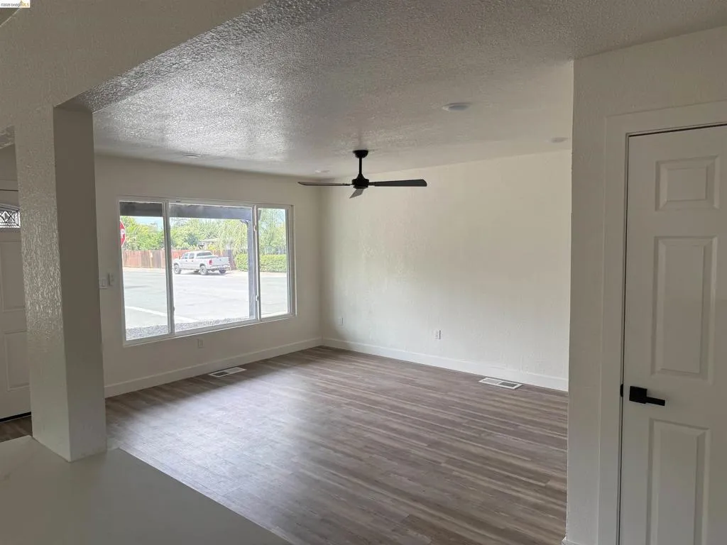 203 Rose Ann Ave, Pittsburg, California 94565 — photo 4
