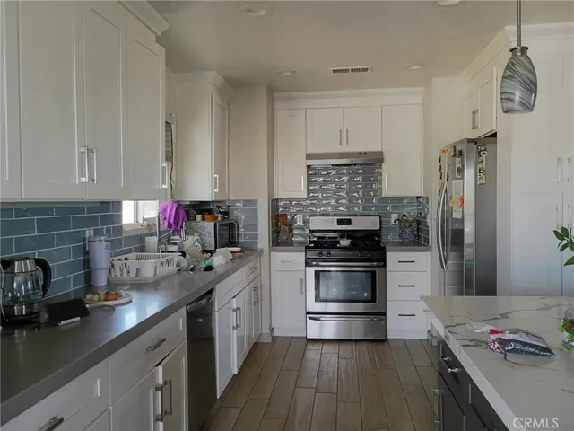 16031 Mesa, Hesperia, California 92345 — photo 4