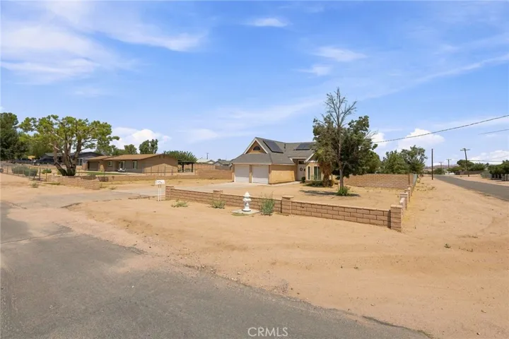18170 Capri, Hesperia, California 92345 — photo 4