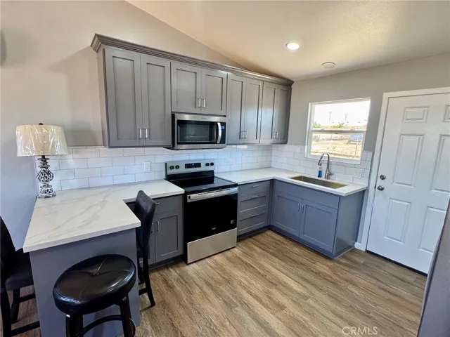 8867 Gorgonio Road B, Victorville, California 92392 — photo 5