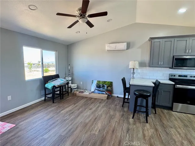 8867 Gorgonio Road B, Victorville, California 92392 — photo 4