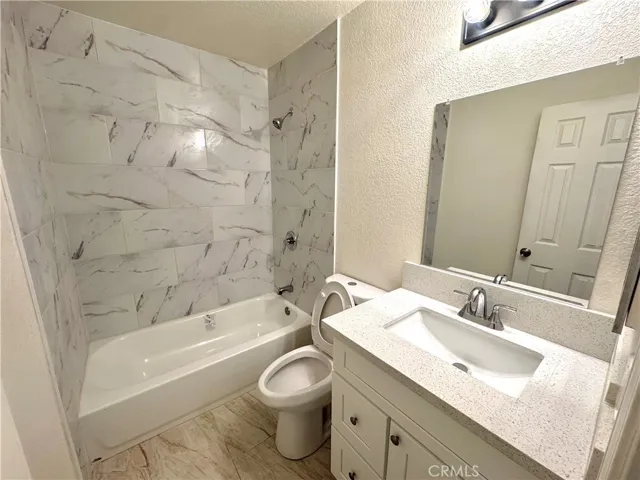 16214 Juniper Street 2b, Hesperia, California 92345 — photo 5