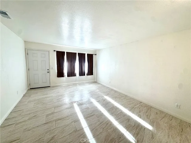 16214 Juniper Street 2b, Hesperia, California 92345 — photo 4