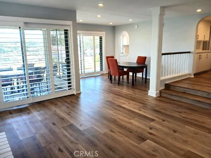 Open and bright, with Amazing Views! Open and bright, with Amazing Views!