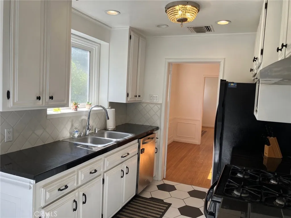 1531 Hillside, Glendale, California 91208 — photo 5