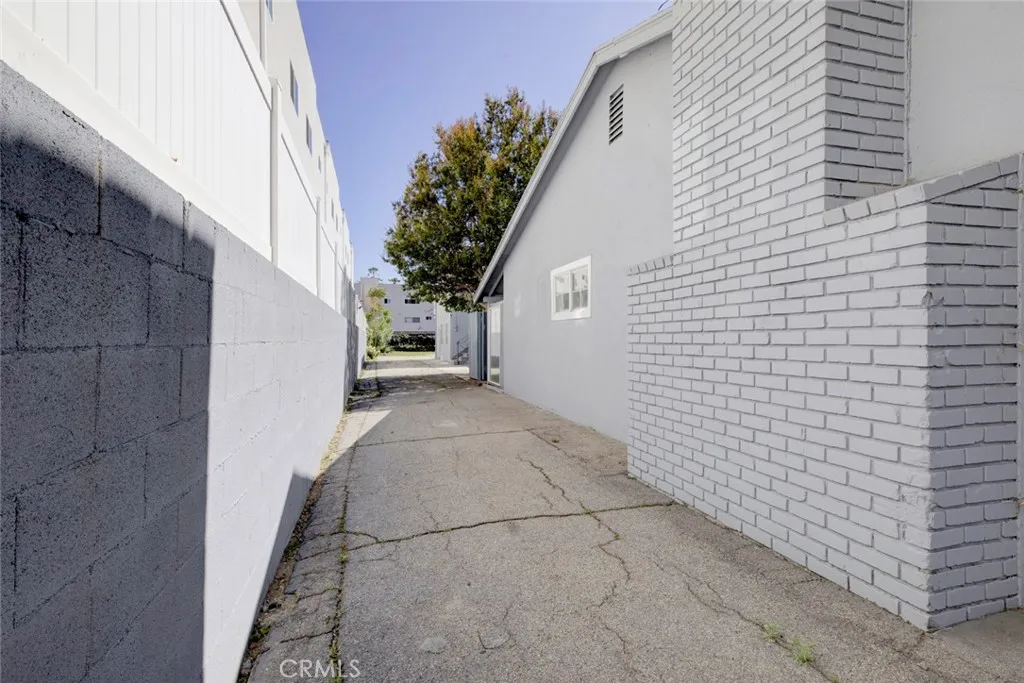 driveway leading to the back