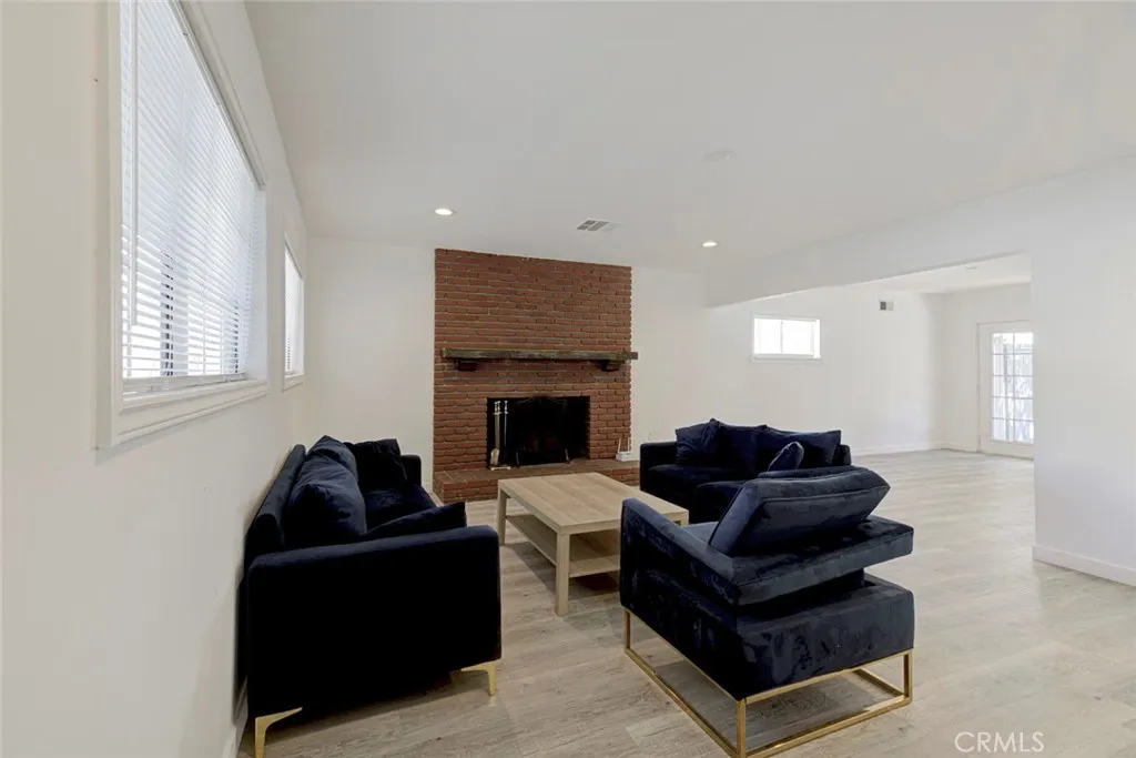 Spacious living room with fireplace Spacious living room with fireplace