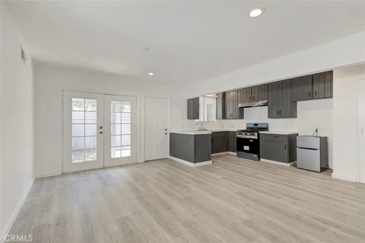 Dining room adjacent to the kitchen