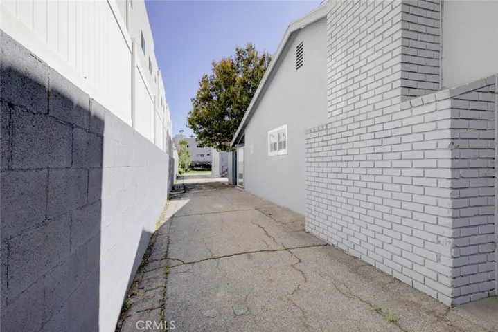 driveway leading to the back