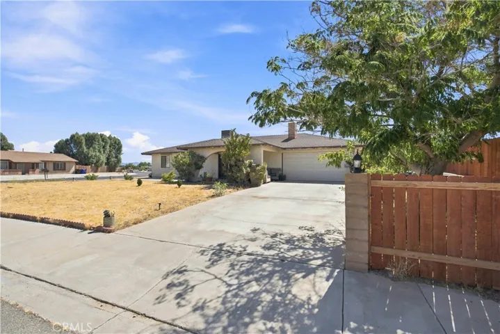 16226 Brookfield, Victorville, California 92394 — photo 4