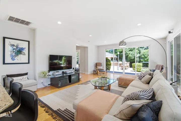 22_family room