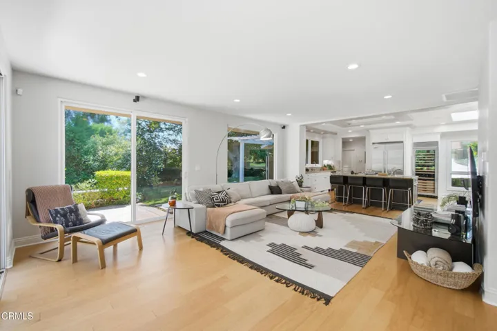 19_family room