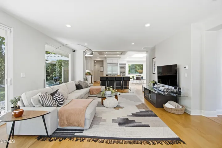 20_family room