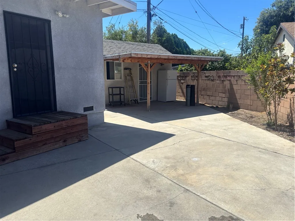 10339 Lev, Los Angeles, California 91331 — photo 5