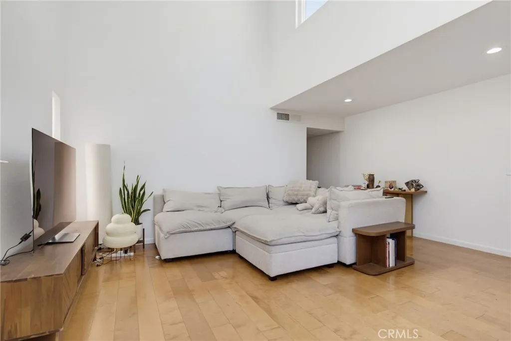 1639 Camden Avenue 301, Los Angeles, California 90025 — photo 5